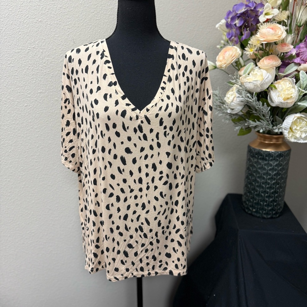 DKNY XL Leopard Print V-Neck Blouse Tan & Black. XL